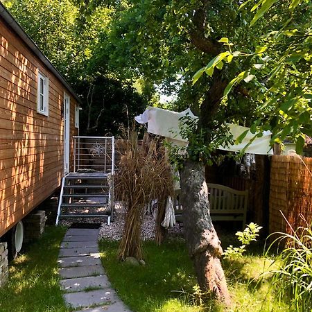 Zirkuswagen Mit Outdoor Whirlpool Und Garten Petershagen-Eggersdorf المظهر الخارجي الصورة