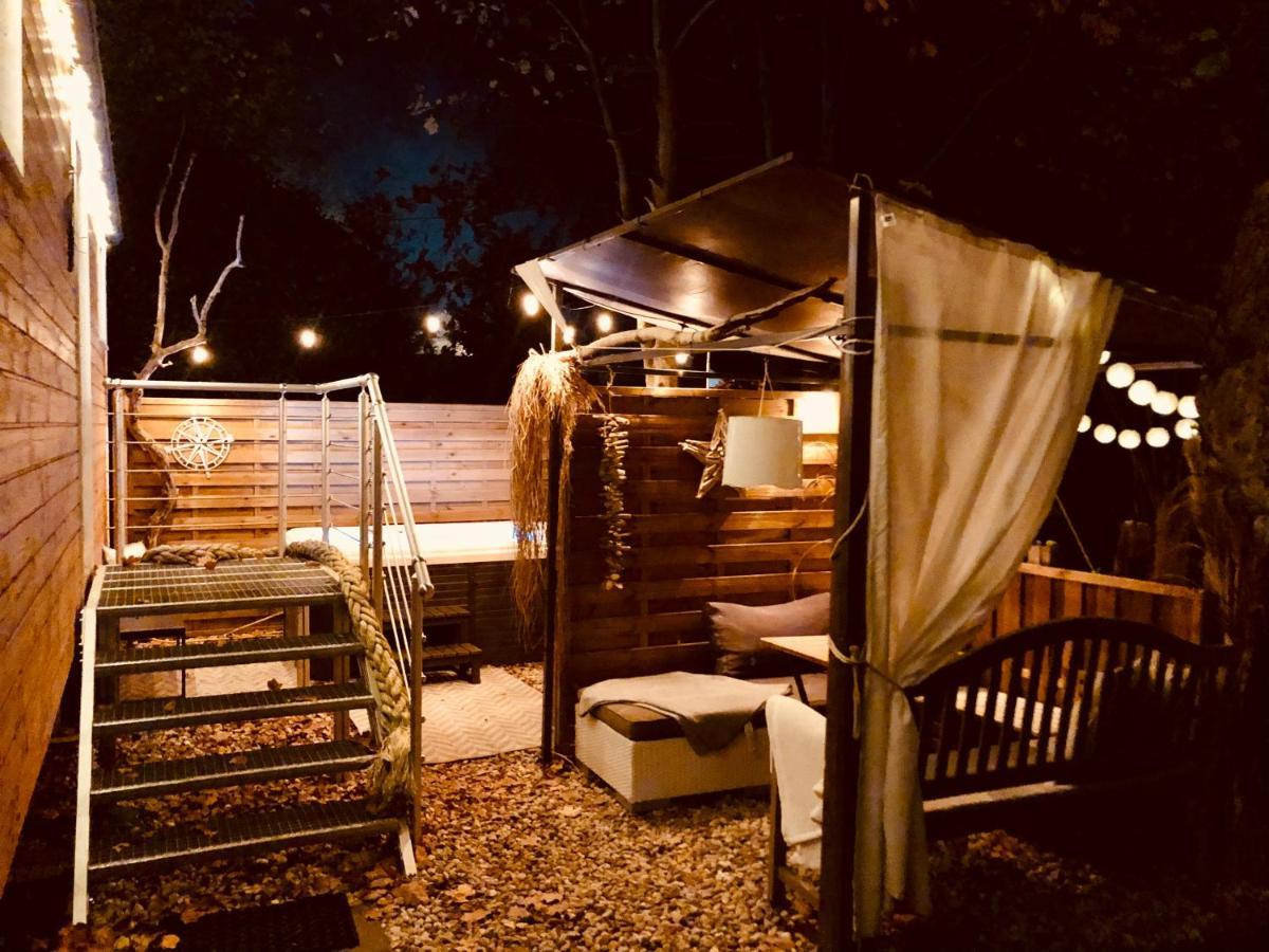 Zirkuswagen Mit Outdoor Whirlpool Und Garten Petershagen-Eggersdorf المظهر الخارجي الصورة