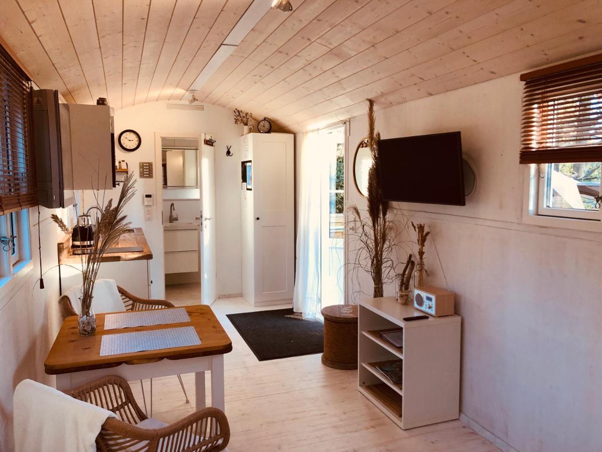 Zirkuswagen Mit Outdoor Whirlpool Und Garten Petershagen-Eggersdorf المظهر الخارجي الصورة