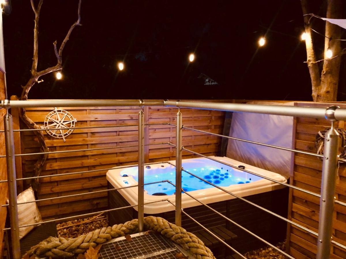 Zirkuswagen Mit Outdoor Whirlpool Und Garten Petershagen-Eggersdorf المظهر الخارجي الصورة