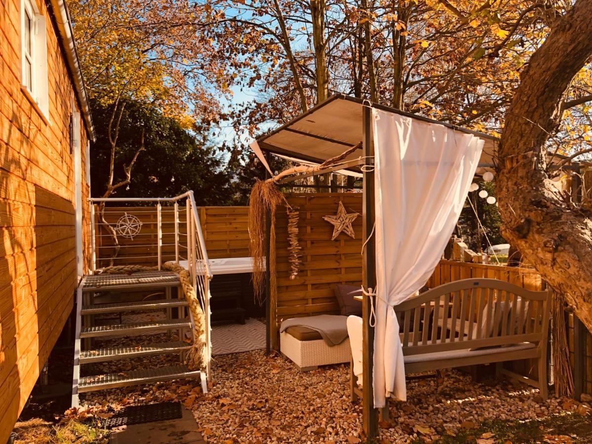 Zirkuswagen Mit Outdoor Whirlpool Und Garten Petershagen-Eggersdorf المظهر الخارجي الصورة